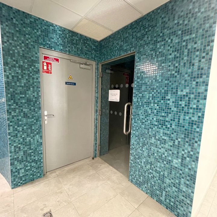 murs rénovés avec de la mosaïque